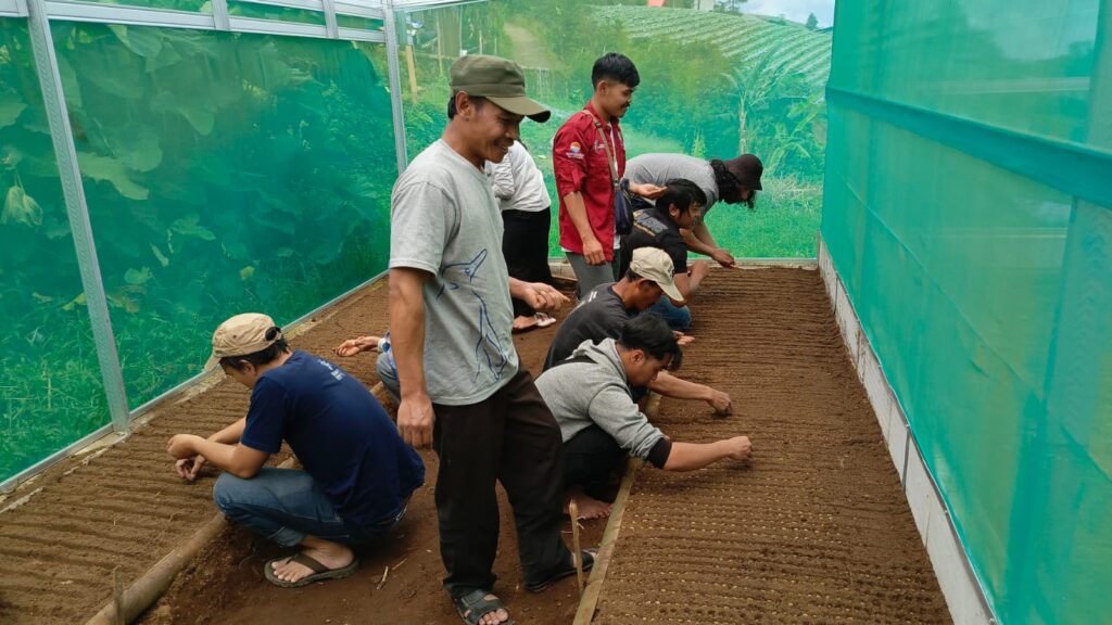 Yayasan Koling berkolaborasi dengan Mitra GEF SGP Indonesia laksanakan Pelatihan Praktik Pembenihan di Desa Tempelsari